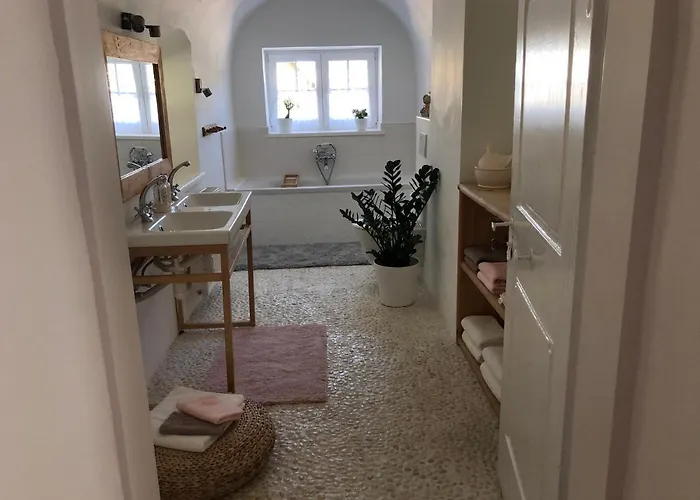 فيلة Fancy Luxury In Former Tavern